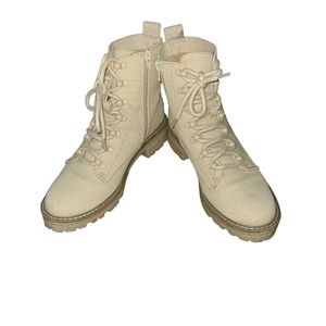 Universal Thread Boots